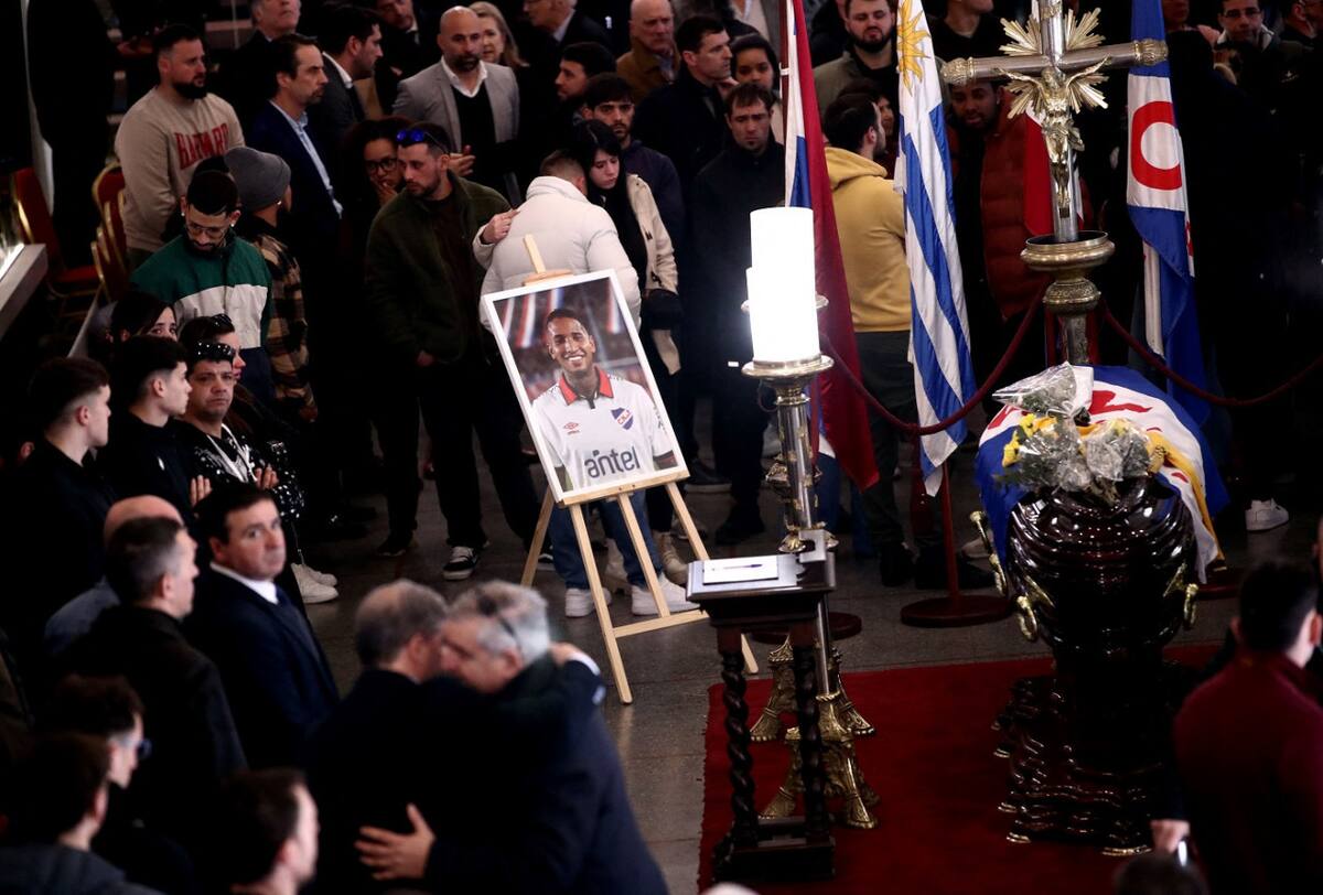 Velatorio de Juan Izquierdo en Uruguay. Foto: Reuters
