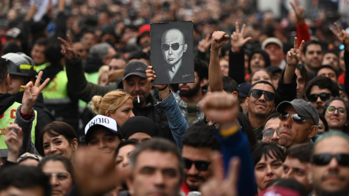 En vivo: se registran más de 70 cuadras de fila en el velatorio del Indio Solari