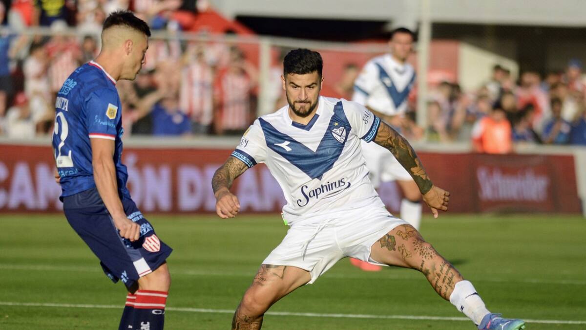 Vélez Sarsfield perdió ante Unión de Santa Fe y puso en peligro el título. Foto: X @AFA.