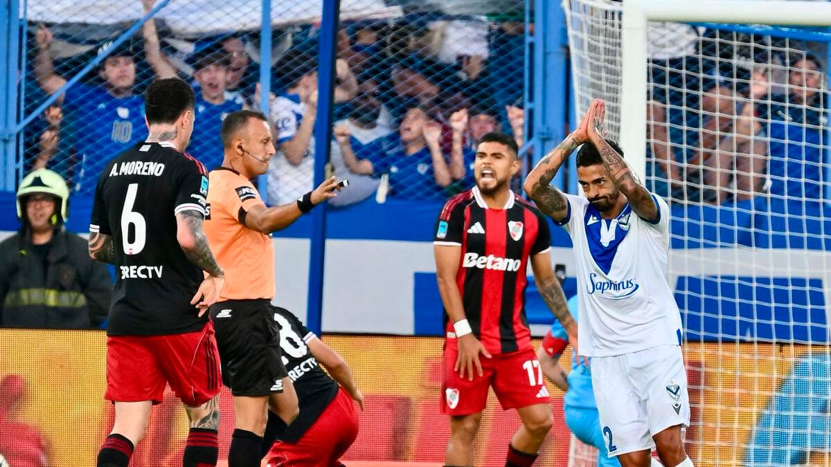 Noche negra para River: perdió contra Vélez y se lesionaron Juanfer Quintero, Franco Armani y Kendry Páez