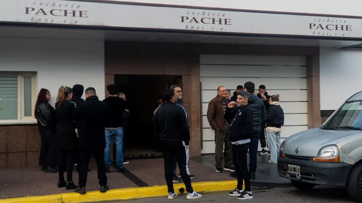Despiden al "Roña" Castro en Morón
