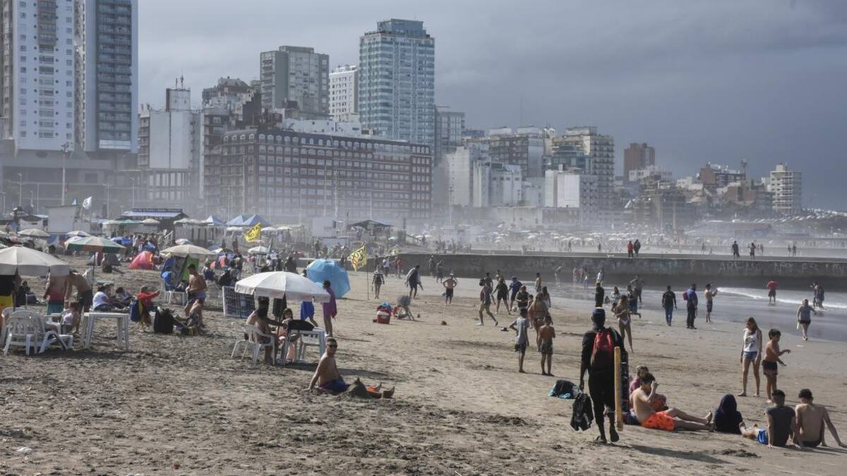 Verano en Mar del Plata, día soleado, NA