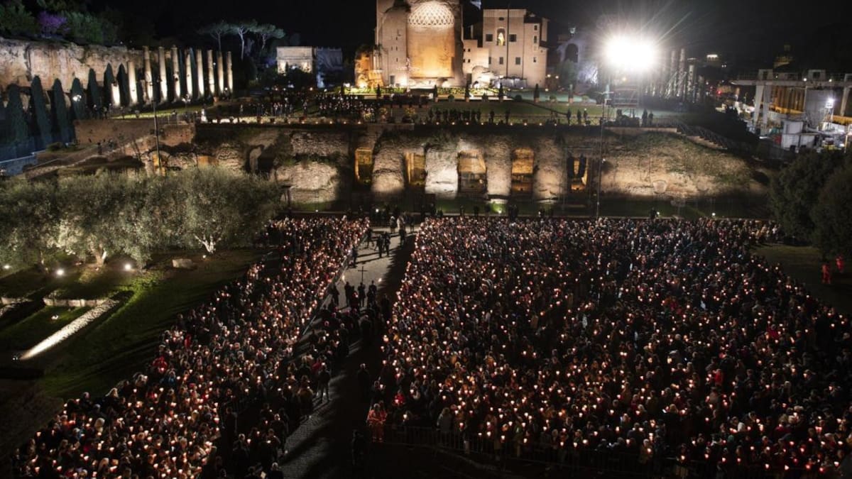 Vía Crucis en el Vaticano. Foto: EFE