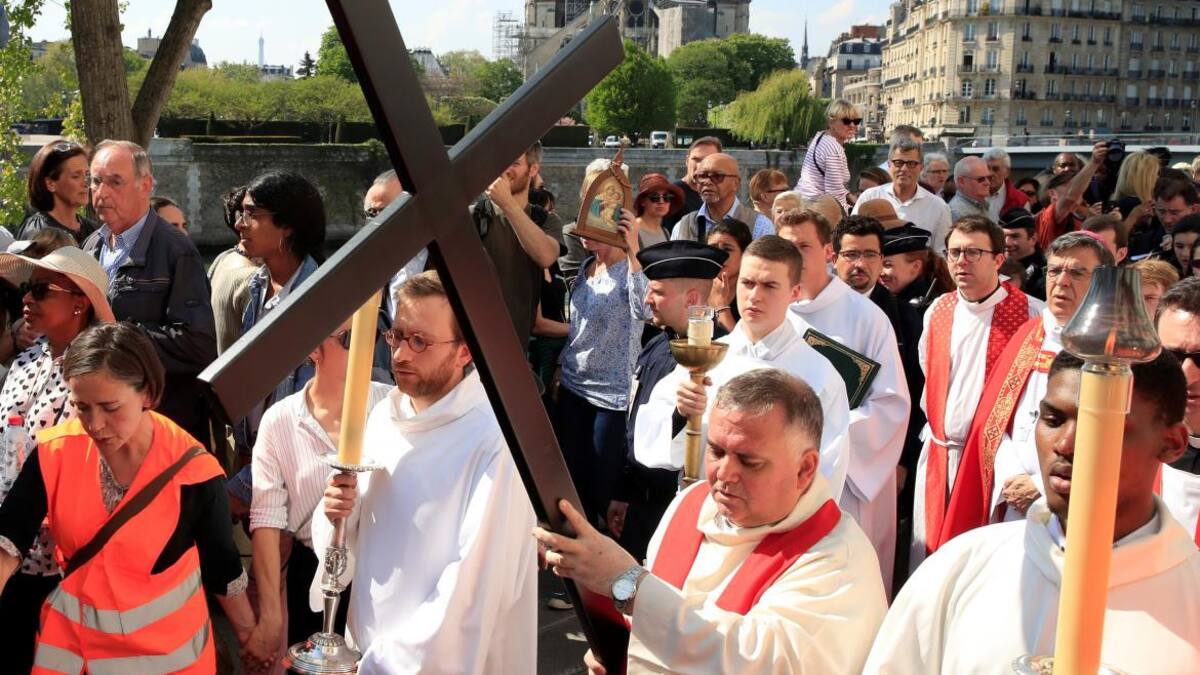 Vía Crucis en la catedral de Notre Dame (Reuters)