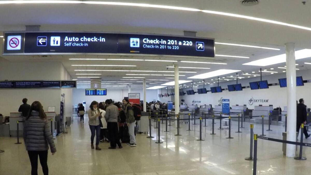 Viajes, aeropuerto de Ezeiza, turistas