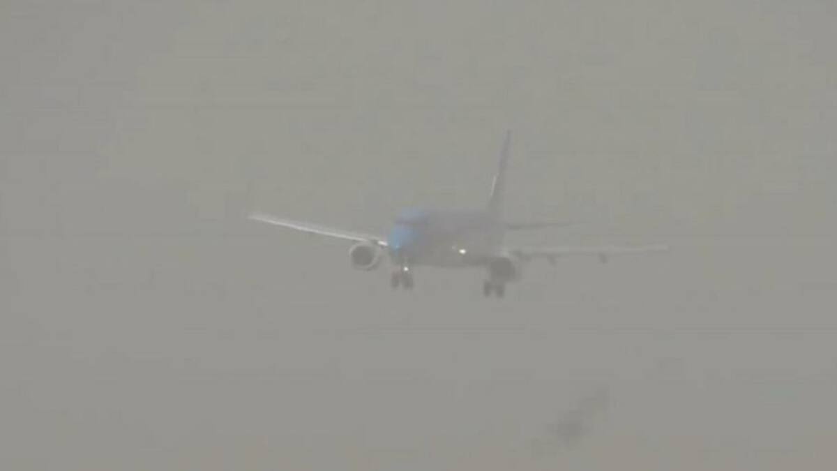 Video: a raíz del fuerte temporal, un avión no pudo aterrizar en Neuquén