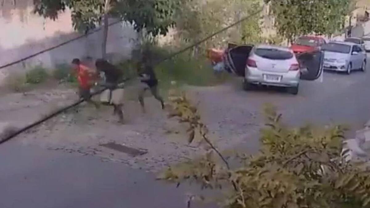 Video insólito: le puso al auto bocina con sonido de disparos y se salvó de robo