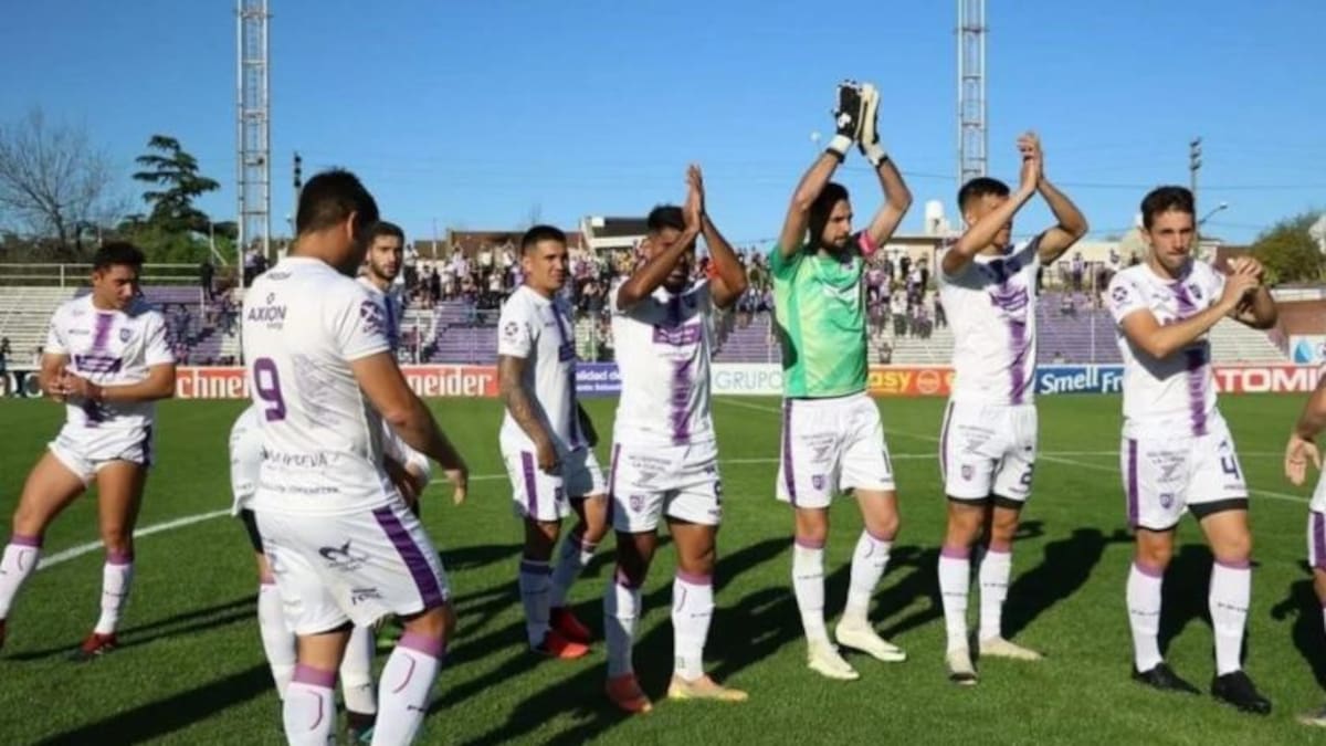 Presidente de Villa Dálmine se defiende tras prescindir de 16 jugadores por "ir para atrás": "No echamos a nadie"