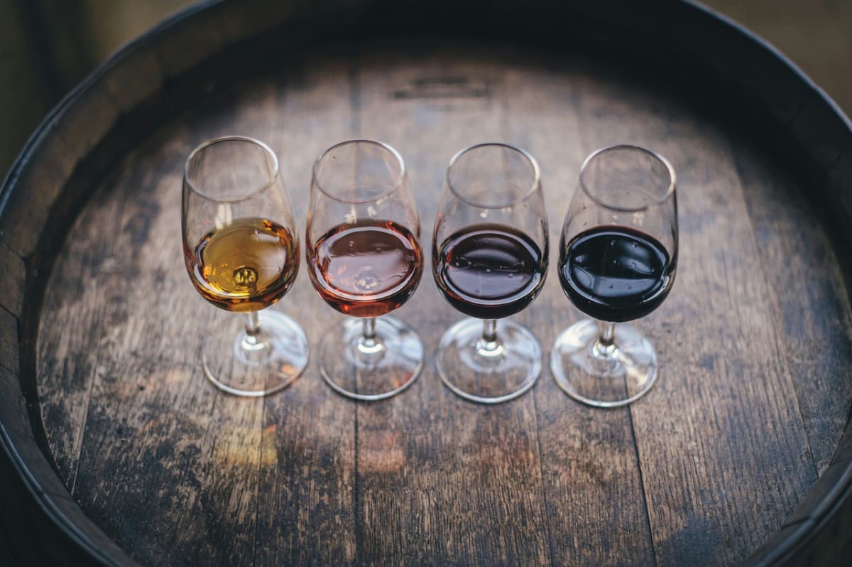Vinos; bebidas alcohólicas. Foto: Unsplash.