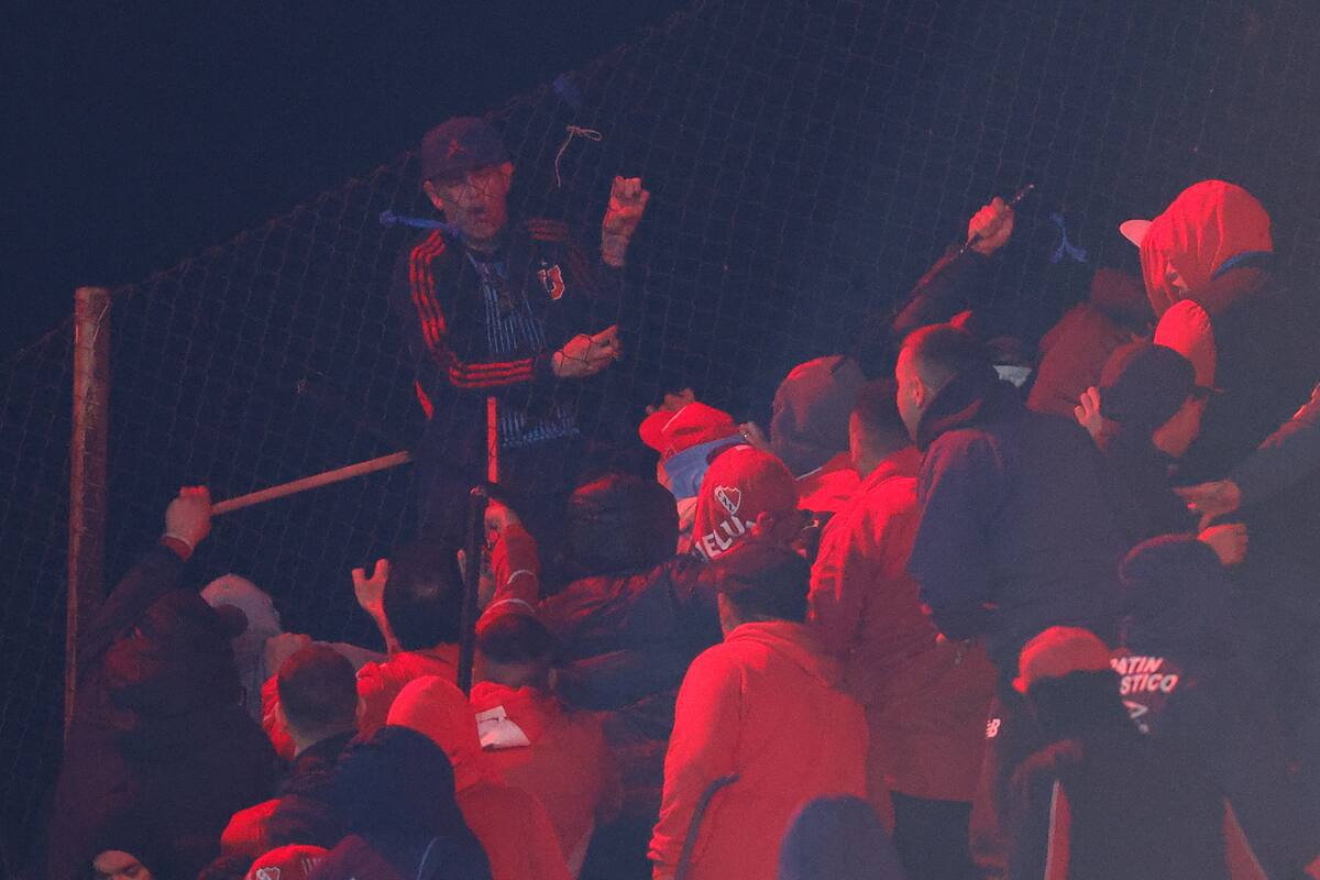 Violencia en el partido entre Independiente y U de Chile por Copa Sudamericana.