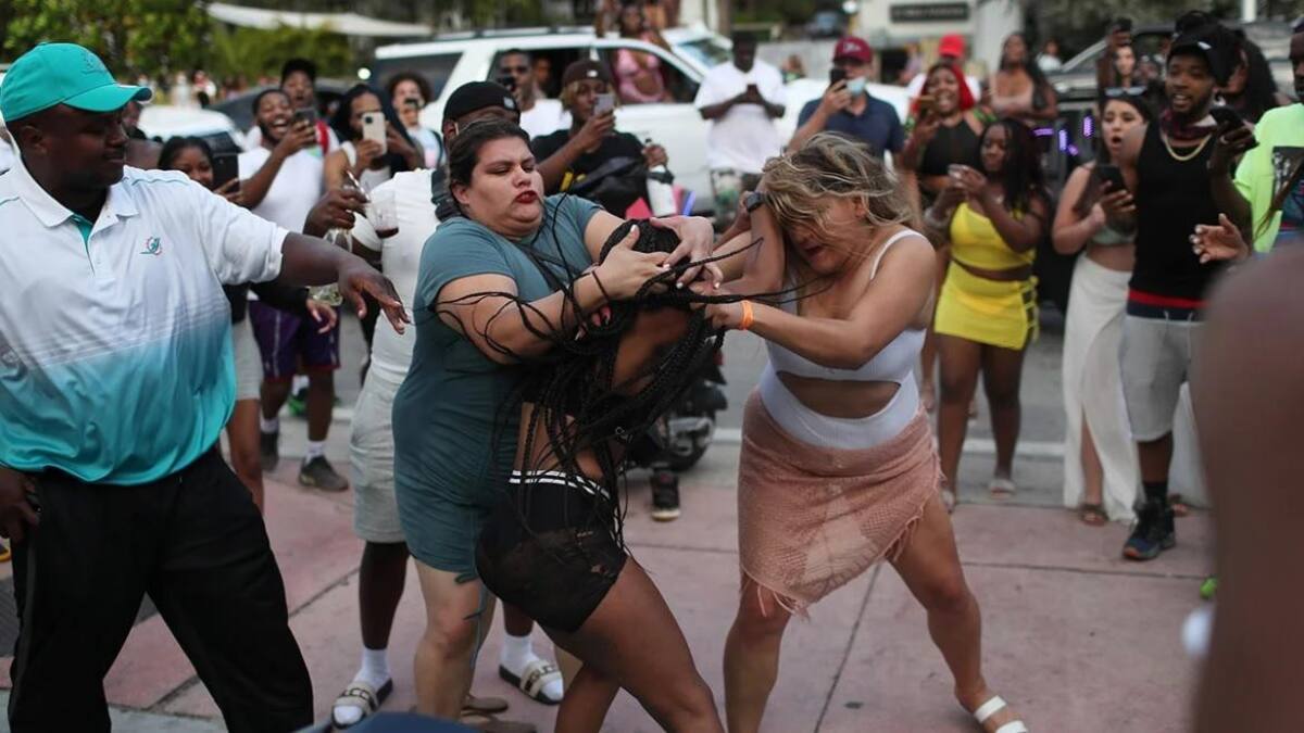 Violentas peleas en la Ocean Drive en Miami