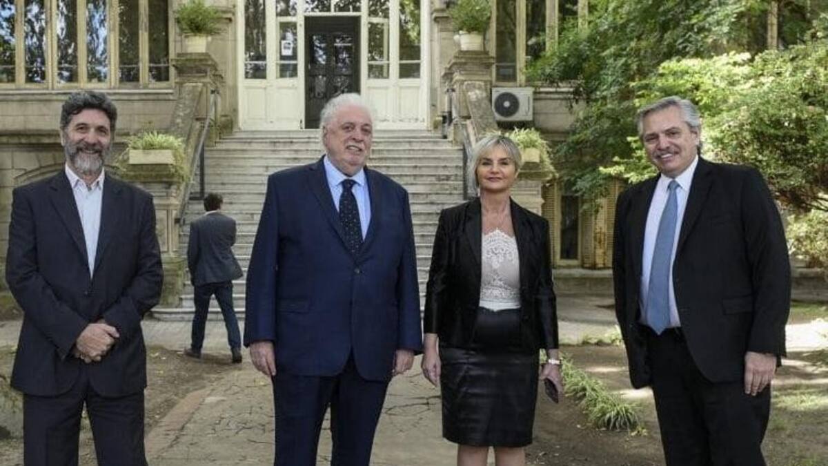 Visita de Alberto Fernández y Ginés González García al Instituto Malbrán