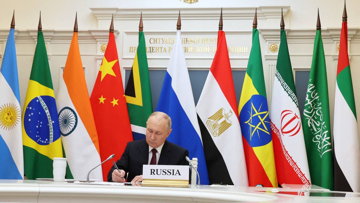 Vladimir Putin en reunión con los integrantes de los BRICS. Reuters