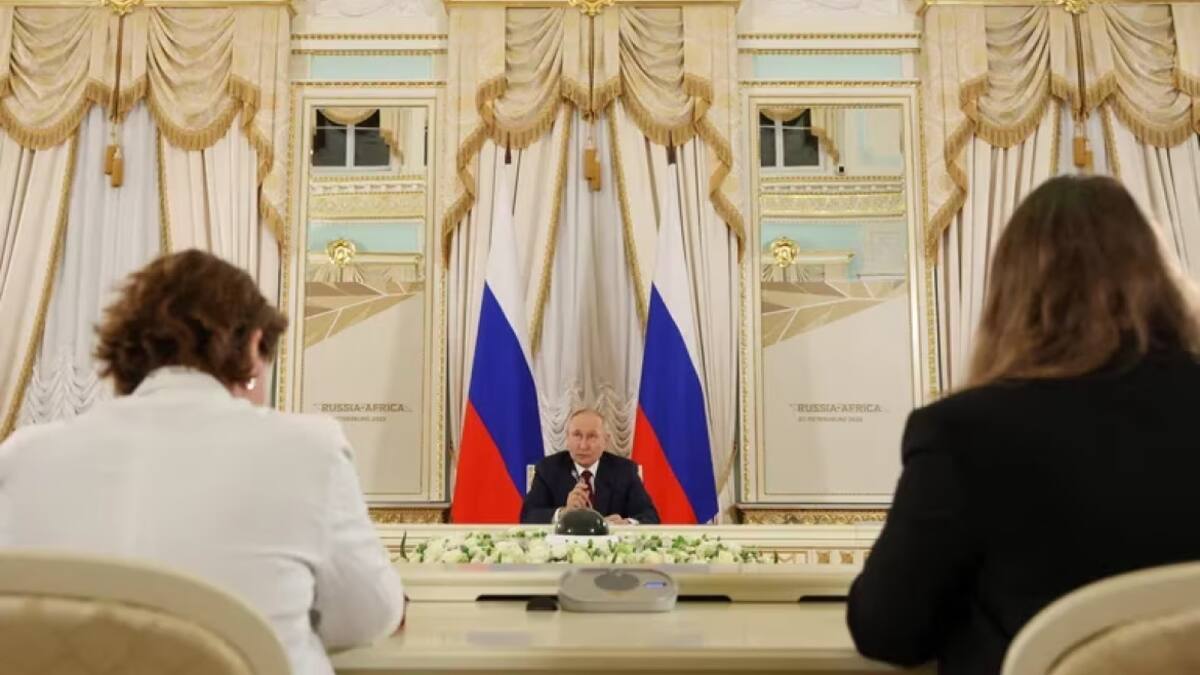 Vladimir Putin, habla en una rueda de prensa en San Petersburgo . Foto: Reuters