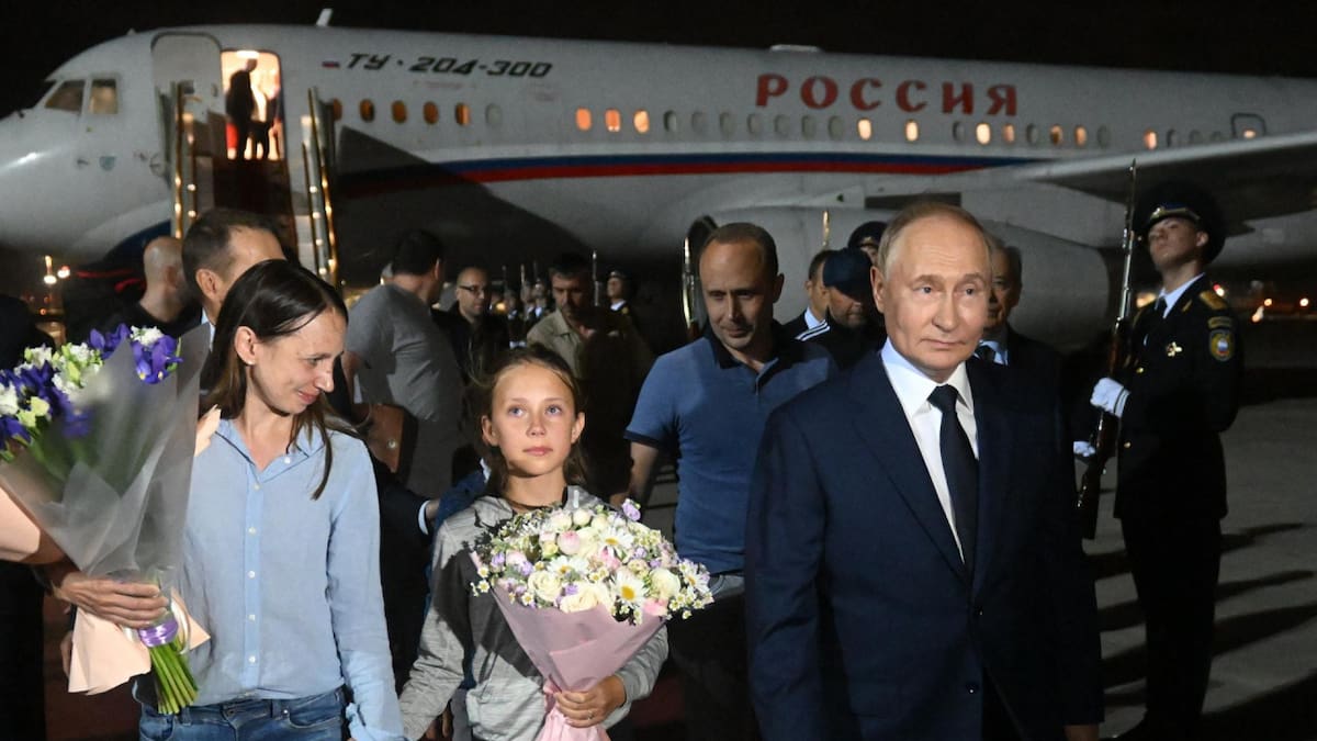 Vladimir Putin recibió en Moscú a los presos del intercambio con Occidente. Foto: EFE.