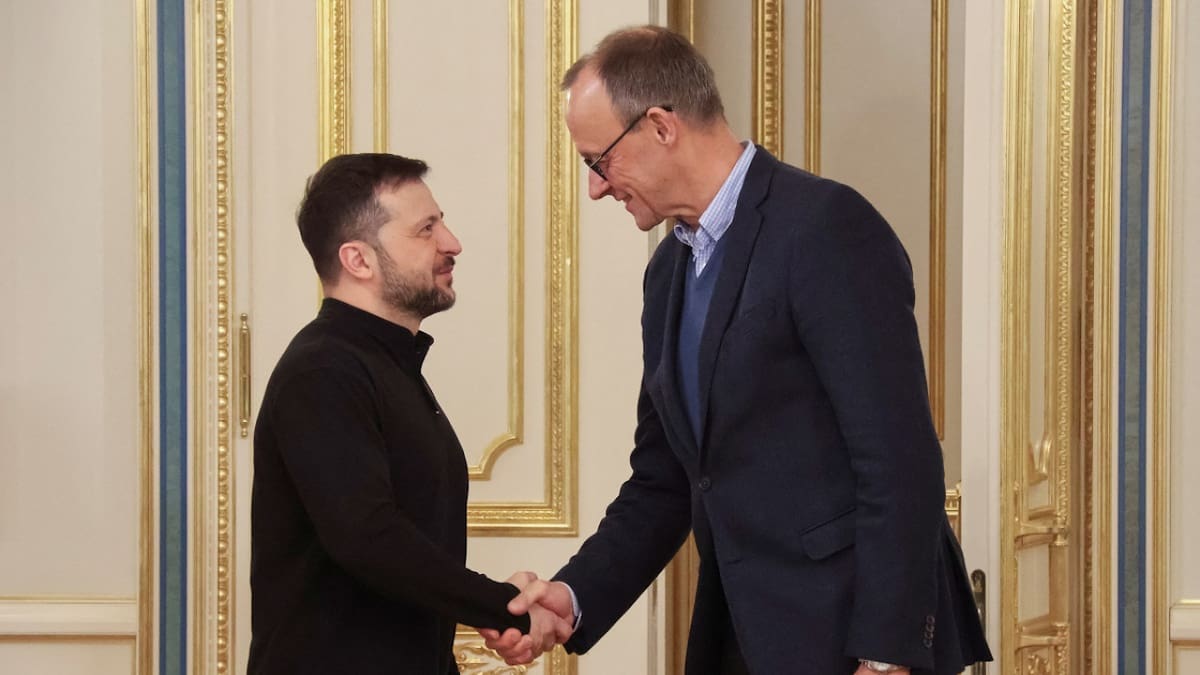 Volodímir Zelenski y el primer ministro estonio, Kristen Michal. Foto: Reuters.