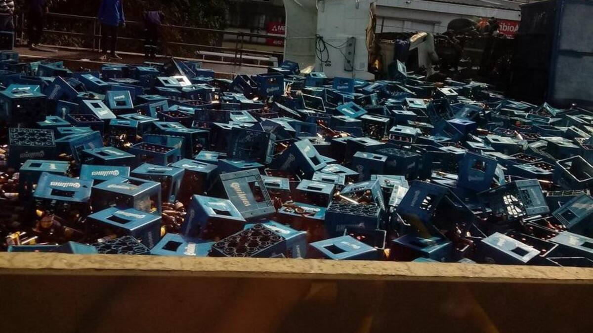 Vuelco camión - autopista