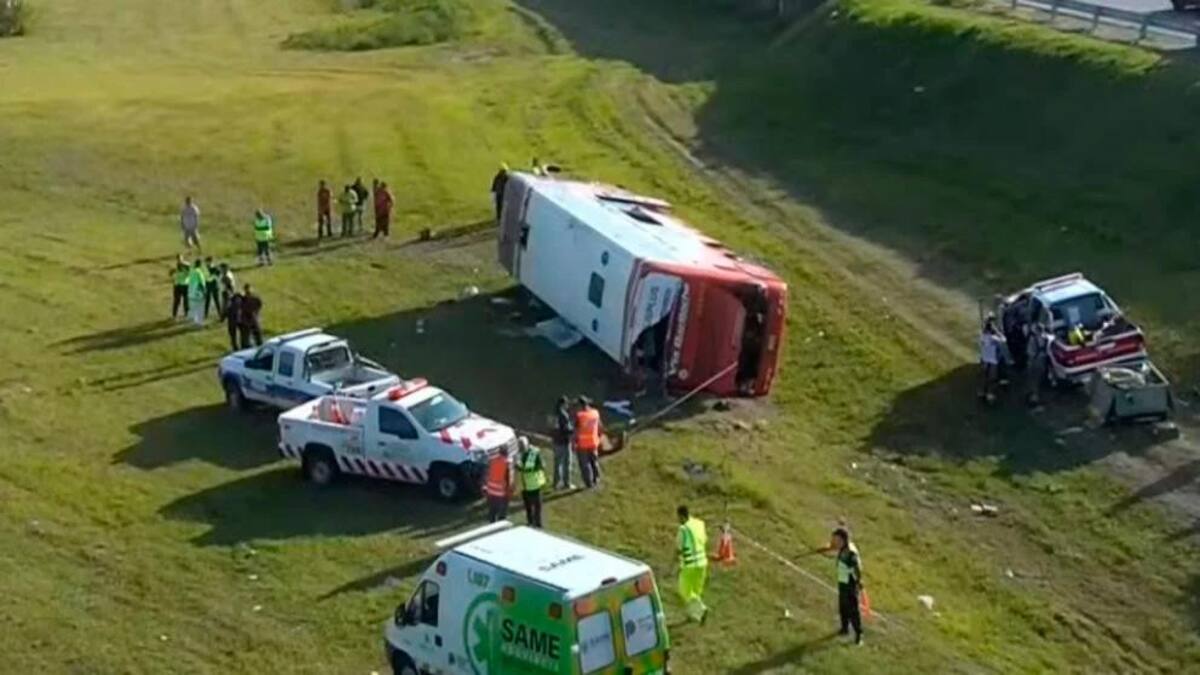 Vuelco de micro en Ruta 2