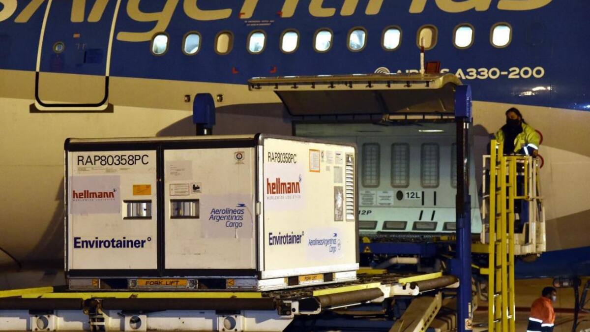 Vuelo con vacunas de Sinopharm proveniente de China