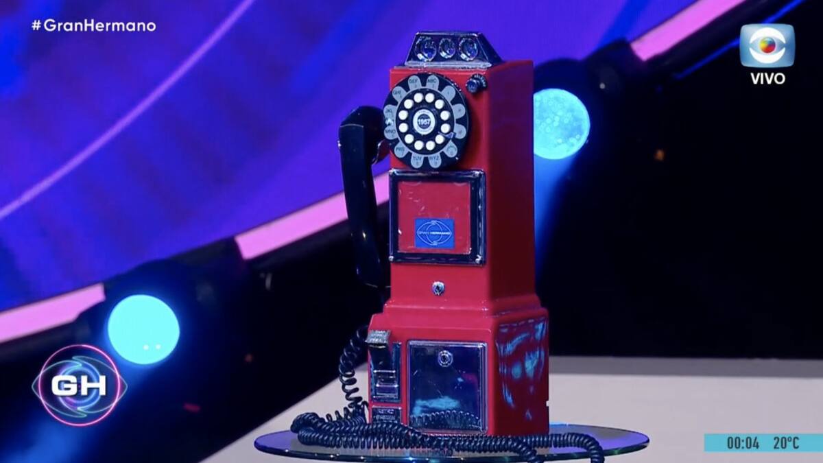Vuelve el teléfono rojo a Gran Hermano. Foto: X / @eeemiliano.