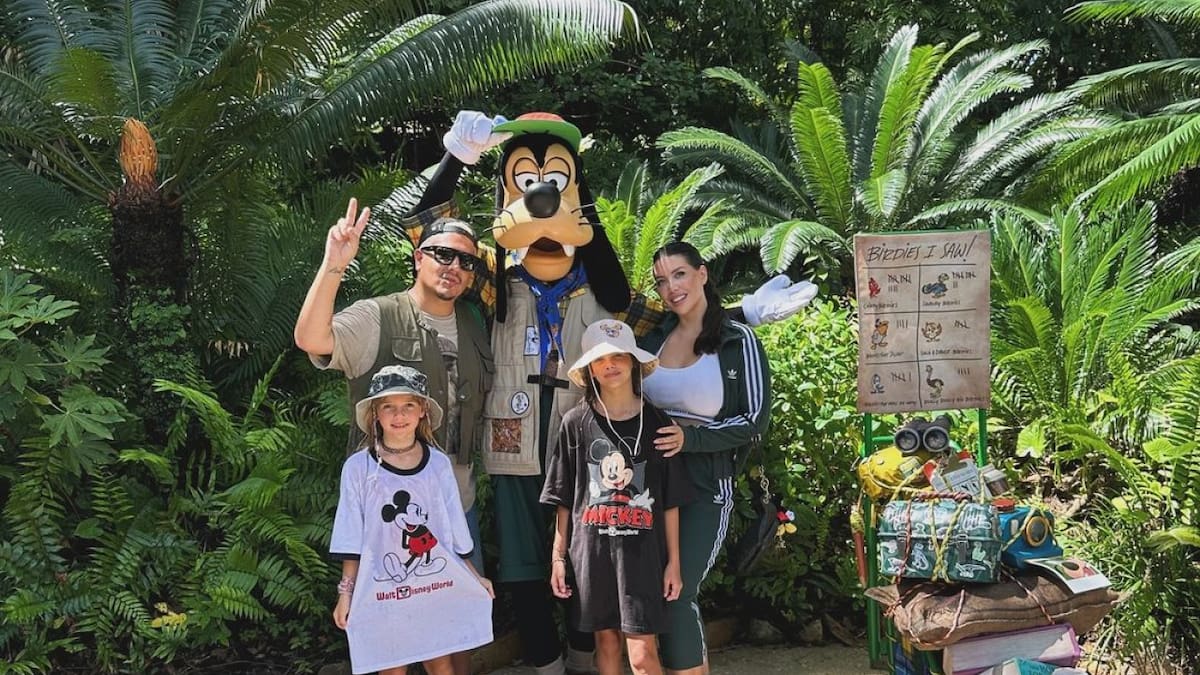 Wanda Nara en Disney con sus hijas y Kennys Palacios. Foto: Instagram.