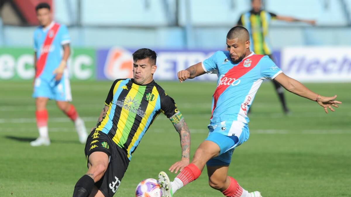 William Machado, autor de uno de los goles de Arsenal contra Aldosivi. Foto: Télam.