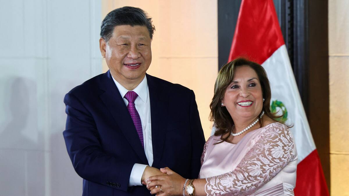 Xi Jinping y Dina Boluarte. Foto: Reuters.