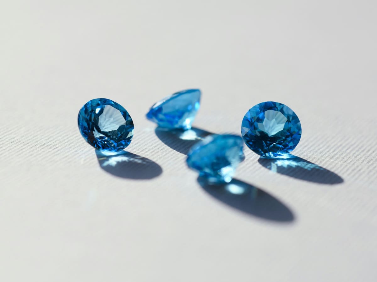 Zafiro, piedras energéticas. Foto Unsplash.