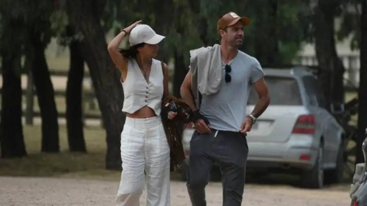 Zaira Nara y Facundo Pieres en Punta del Este. Foto: Gentileza Revista Caras - Federico Bartolo